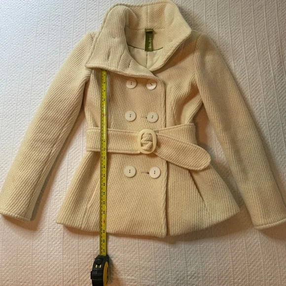 Double breasted pea coat can be worn with or without belt. Fits smaller- 2-4 - Picture 3 of 9